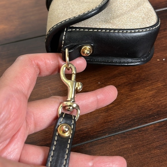 Dooney & Bourke Fabric and Leather Wristlet Clutch Coin Purse Buckle - Picture 6 of 15